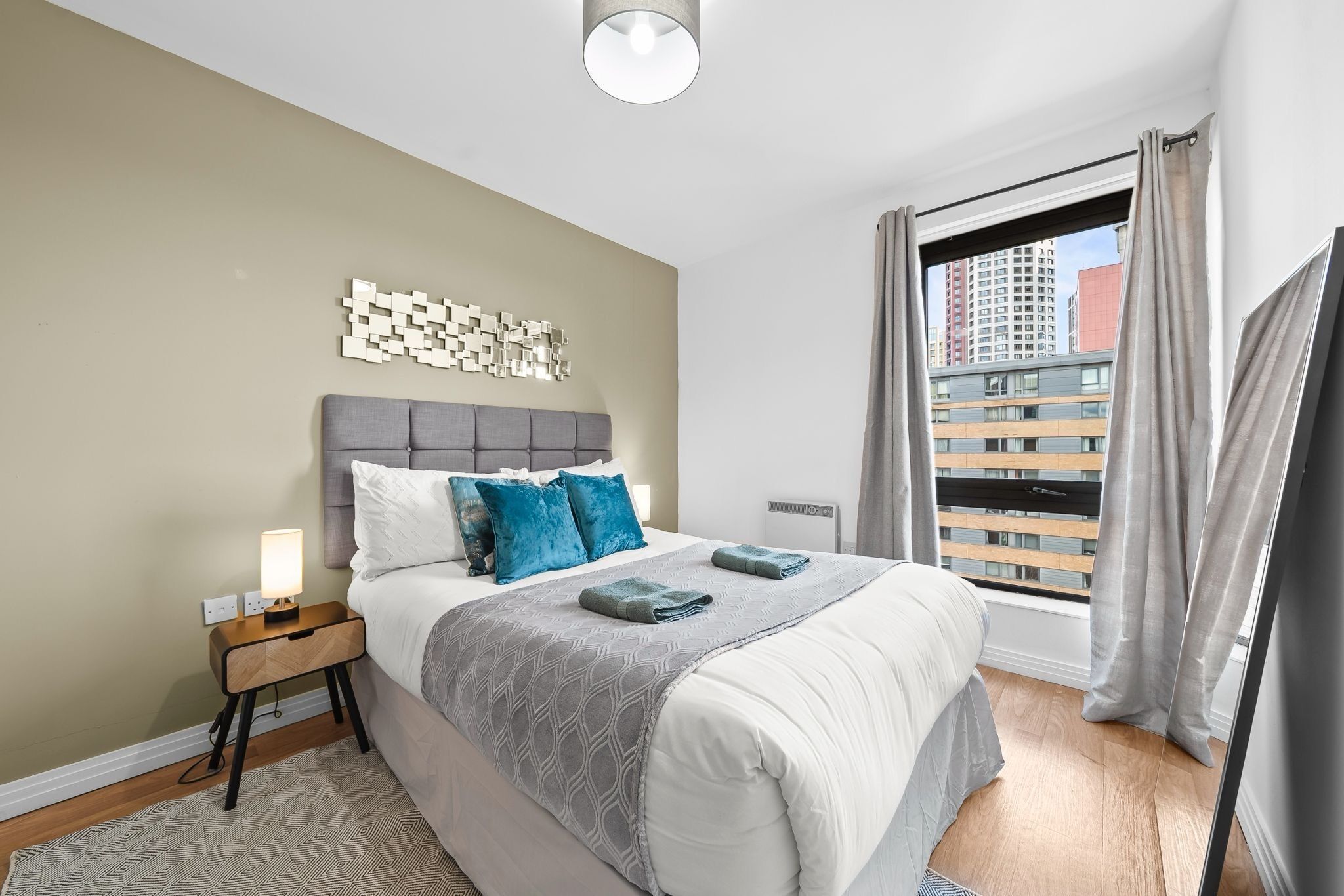 Iron/ironing board, WiFi, bed sheets