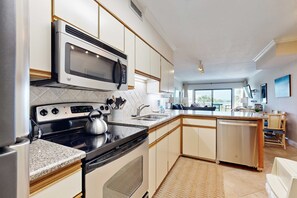 Fridge, microwave, oven, stovetop - Snowbird-friendly condo with beach views, private beach, heated pool (Destin)