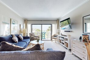 TV, offices - Snowbird-friendly condo with beach views, private beach, heated pool (Destin)