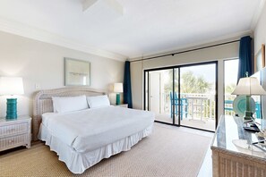 2 bedrooms, iron/ironing board, travel cot, WiFi - Snowbird-friendly condo with beach views, private beach, heated pool (Destin)