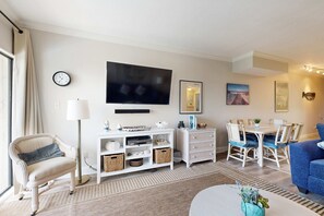 TV, offices - Snowbird-friendly condo with beach views, private beach, heated pool (Destin)