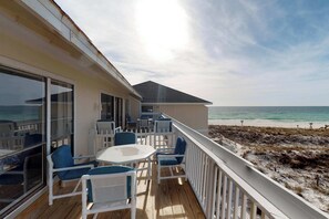 Outdoor dining - Lovely Beach Front condo with balcony, shared pool & hot tub, & free WiFi (Destin)