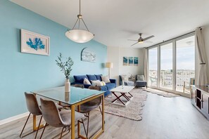 TV, DVD player, offices - Resort condo with amazing pool, hot tub, tennis, fitness center & Wifi (Destin)