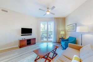 TV, offices - Snowbird-friendly condo with pool, hot tub, splash area, tennis, restaurant, gym (Destin)