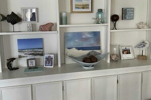 Interior - Cozy coastal condo with shared pool, tennis court, and beach access (Destin)