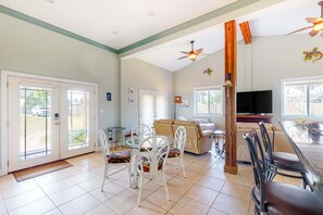 Dining - Dog-friendly cottage near the beach with patio, grill, washer/dryer, partial AC (Port St. Joe)