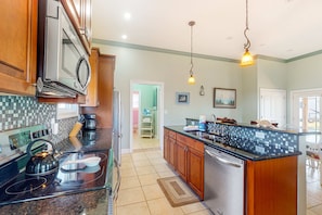 Fridge, microwave, oven, stovetop - Dog-friendly cottage near the beach with patio, grill, washer/dryer, partial AC (Port St. Joe)