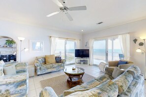 TV, fireplace, DVD player - King's Crown (St. George Island)