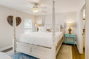 2 bedrooms, iron/ironing board, WiFi, bed sheets - 2nd-floor ocean-view condo with balcony, washer/dryer, & AC - close to the beach (Mexico Beach)