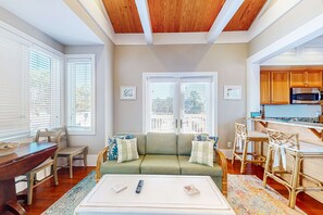 TV - Beautiful, dog-friendly cottage with deck & patio - stroll to Carrabelle Beach (Carrabelle)