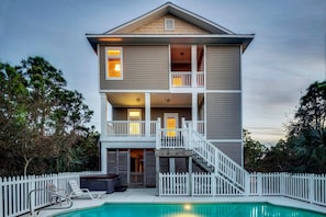 Pool - Spacious dog-friendly home w/pool, hot tub, access to tennis, pickle ball, pools (St. George Island)