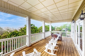 Outdoor dining - Spacious dog-friendly home w/pool, hot tub, access to tennis, pickle ball, pools (St. George Island)