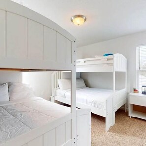 4 Schlafzimmer, Schreibtisch, Bügeleisen/Bügelbrett, WLAN