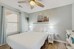 2 bedrooms, iron/ironing board, WiFi, bed sheets - Condo in paradise with open layout, pool access, & patio - snowbird-friendly (Destin)
