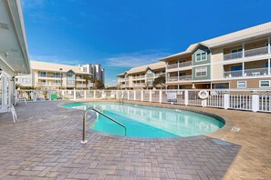Pool - Condo in paradise with open layout, pool access, & patio - snowbird-friendly (Destin)