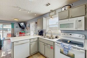Fridge, microwave, oven, stovetop - Condo in paradise with open layout, pool access, & patio - snowbird-friendly (Destin)