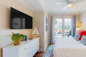 2 bedrooms, iron/ironing board, travel cot, WiFi - Spacious House with Shared Pool & Bay Views - Perfect for Relaxation (Mexico Beach)