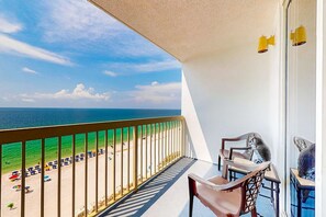 Property grounds - Beachfront Condo Sleeps 6 | Bunks + Gulf View (Destin)