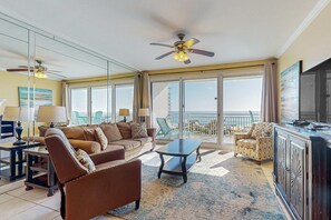 TV, DVD player, offices - Inviting & sleek condo w/private balcony, shared pool, grill & fitness center (Destin)