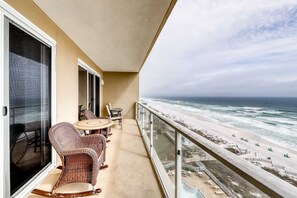 Property grounds - Elegantly-appointed condo at the beach with Gulf views & pool (Destin)