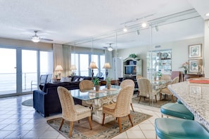 Dining - Elegantly-appointed condo at the beach with Gulf views & pool (Destin)