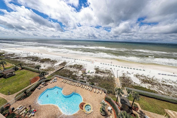 Pool - Elegantly-appointed condo at the beach with Gulf views & pool (Destin)