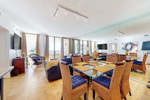 Dining - East Pass Towers 302 (Destin)