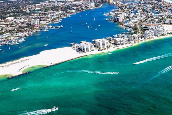 On the beach - East Pass Towers 302 (Destin)