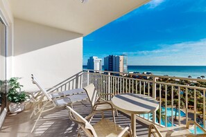 Property grounds - Airy Beachfront Condo w/Shared Outdoor Pool, Central A/C, Free WiFi (Destin)