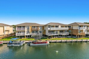 Exterior - Coastal condo with pool, hot tub, tennis & golf access - dog-friendly (Destin)