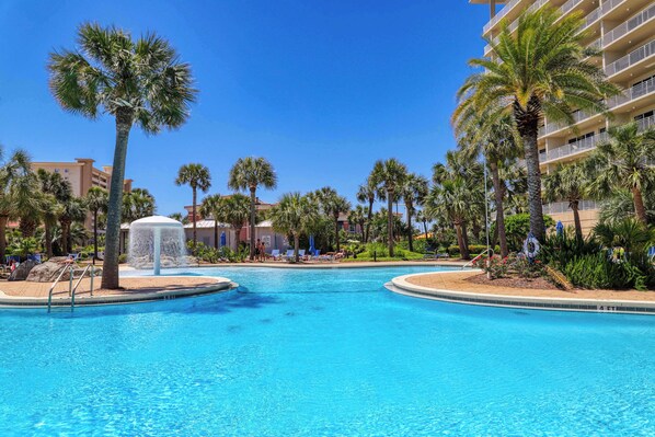 Pool - Beach condo with private balcony, gulf views & fitness room (Destin)