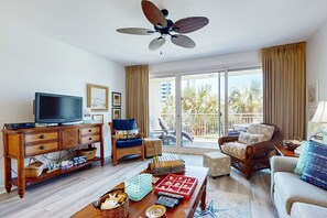 TV, DVD player, offices - Marvelous Gulf-front condo with amazing views, pool, snack bar, & fitness room (Destin)