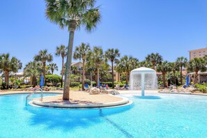 Pool - Marvelous Gulf-front condo with amazing views, pool, snack bar, & fitness room (Destin)
