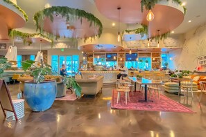 Bar (on property) - Ground‑Floor | Walk‑Out to Pool | Palms of Destin (Destin)