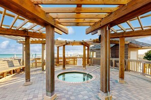Terrace/patio - Enchanting Gulf-front condo with pool, tennis, hot tub, sauna, & awesome views (Destin)