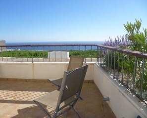 Apartment | Balcony - Sunlit Marbella Apartment Near Sea (Marbella)