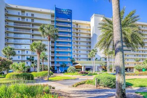 Exterior - Gorgeous 2nd-floor condo with W/D, resort-style pool, gym, and beach access (Destin)