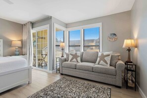 Iron/ironing board, WiFi, bed sheets - Newly Remodeled Studio with King Bed, Queen Sleeper Sofa, and Full Kitchen. Walk to the Beach, With Beach Service Included (Destin)