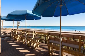 Property grounds - Spacious, waterfront condo with gulf views, shared pools, & fitness room (Destin)