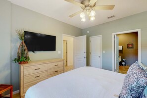 2 bedrooms, WiFi, bed sheets - Barataria 204 (Destin)