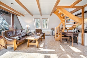 Fernseher, DVD-Player, Stereoanlage