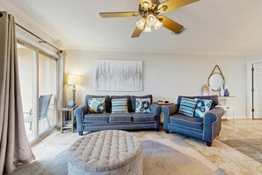 TV, offices - Gorgeous ground-floor beachfront condo, shared pool and beach access! (Destin)
