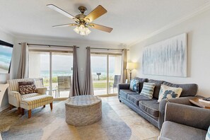 TV, offices - Gorgeous ground-floor beachfront condo, shared pool and beach access! (Destin)