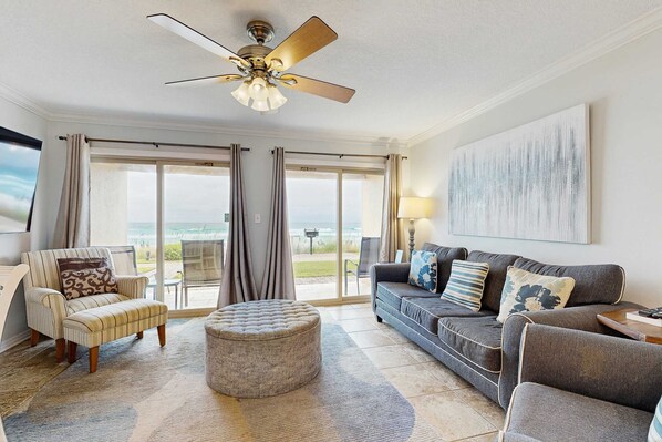 TV, offices - Gorgeous ground-floor beachfront condo, shared pool and beach access! (Destin)