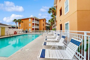 Pool - Cozy coastal condo with shared pool, beach access, and Wifi (Miramar Beach)