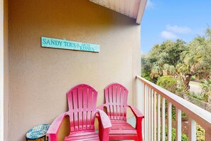 Property grounds - Cozy coastal condo with shared pool, beach access, and Wifi (Miramar Beach)