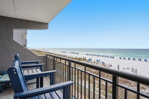 Property grounds - Great beachfront condo with pool & tennis - quick drive to dining (Fort Walton Beach)