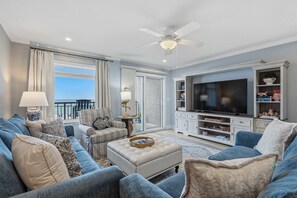 TV, DVD player, stereo - Great beachfront condo with pool & tennis - quick drive to dining (Fort Walton Beach)