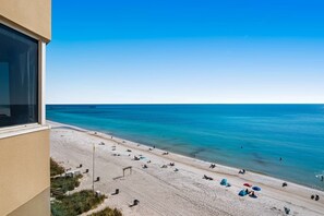 On the beach - Deluxe, beachfront escape with furnished balcony, pools, hot tub & gym (Panama City Beach)