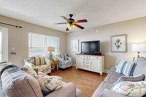 TV, offices - Third floor oceanfront condo with ocean view, pool access, and central AC (Fort Walton Beach)